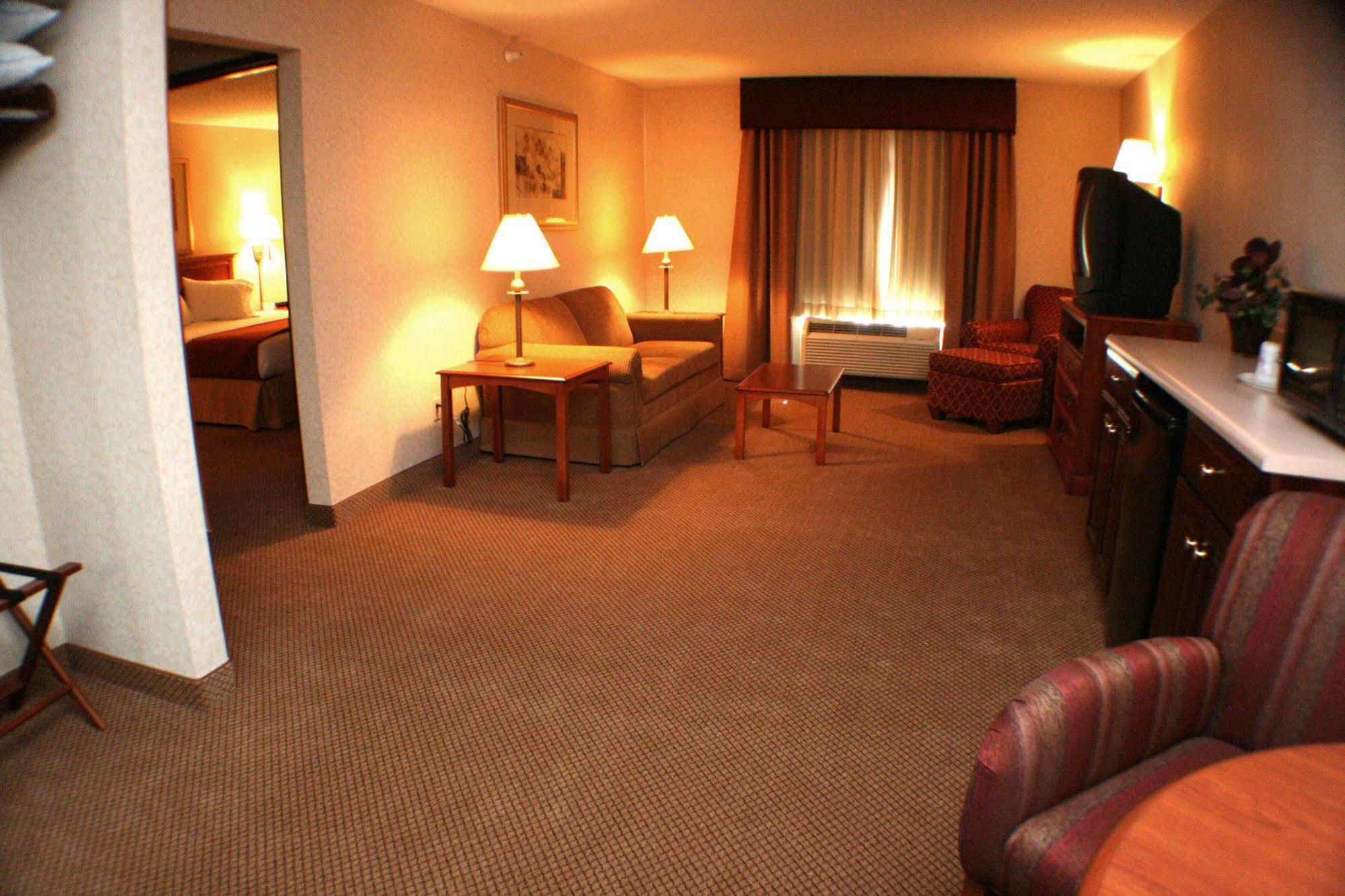 Seasons Inn & Suites Highland Экстерьер фото