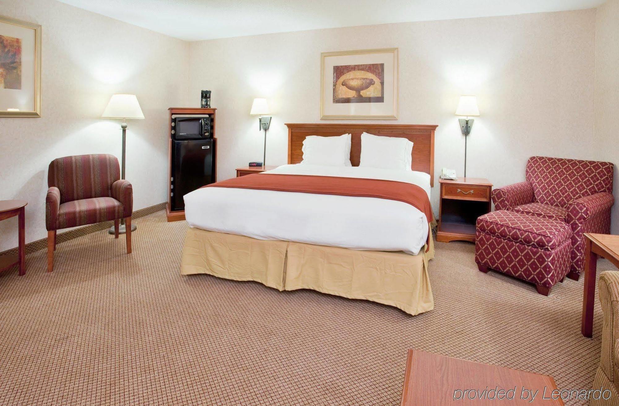 Seasons Inn & Suites Highland Номер фото